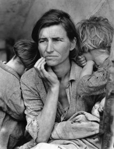 1936 --- Florence Owens Thompson, 32, a poverty-stricken migrant mother with three young children, gazes off into the distance. This photograph, commissioned by the FSA, came to symbolize the Great Depression for many Americans. --- Image by © CORBIS